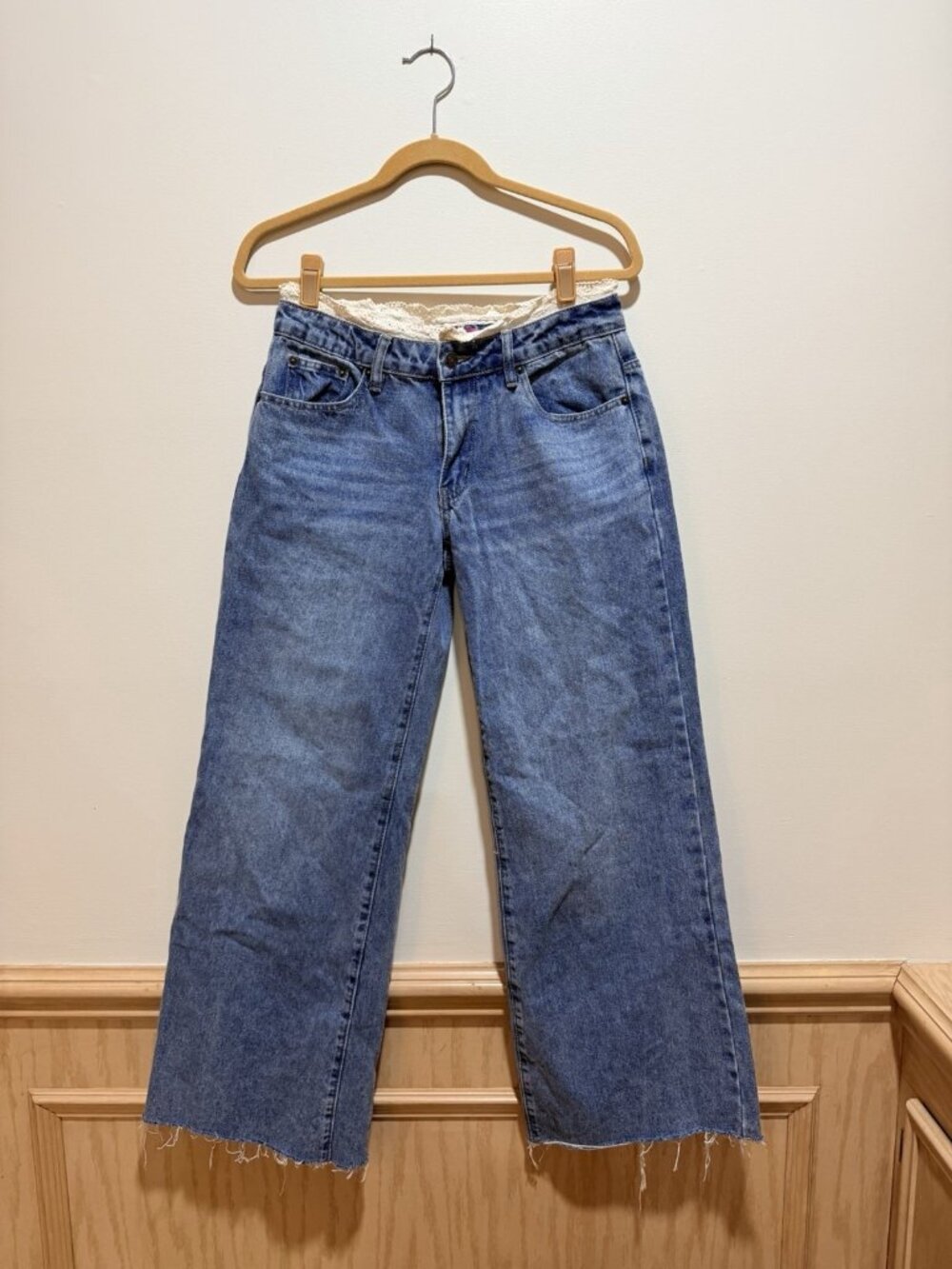 Edikted Women's Karlie Lace Trim Wide Leg Raw Hem Jeans Sz Med